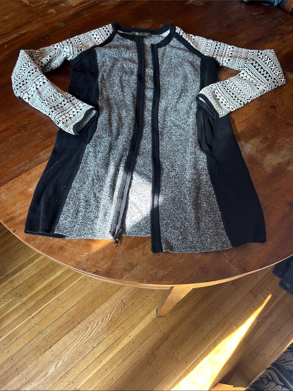 Title Nine Black & Gray Zip Cardigan with Patterned White Sleeves